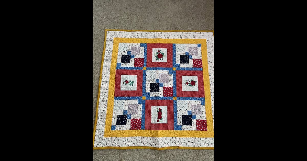 Disappearing 9-patch with roses